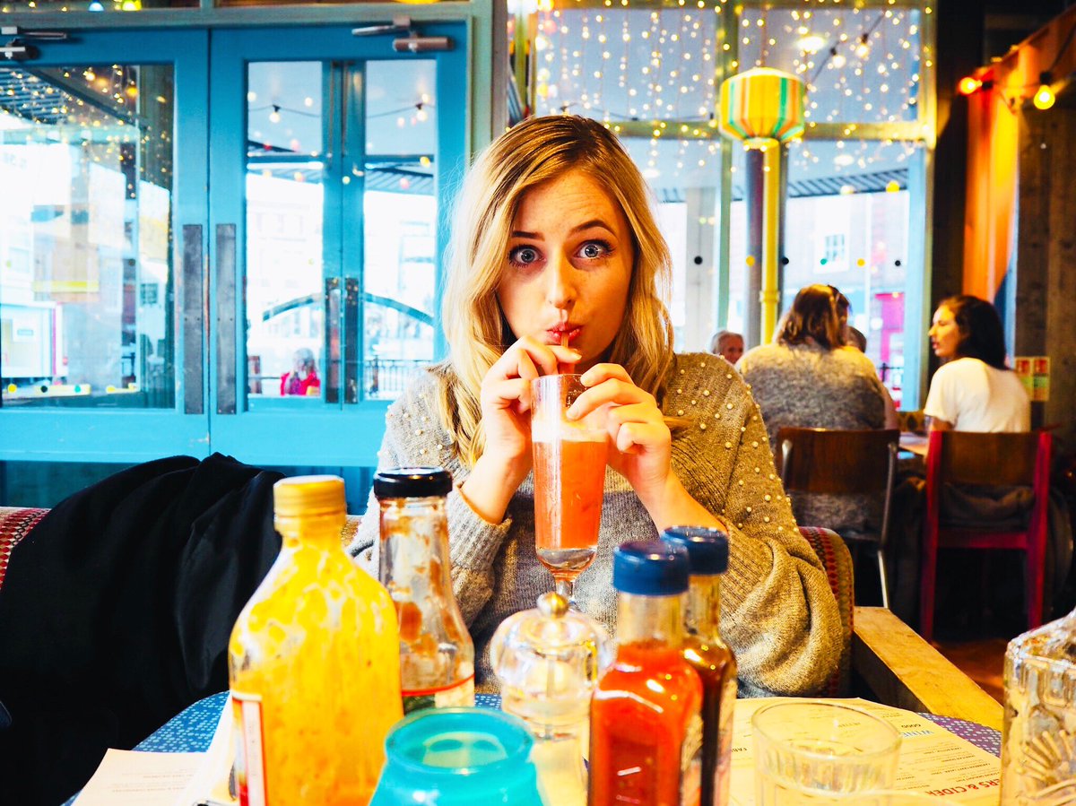 AmyClaireBlaker's tweet photo. Don’t forget to take a read of my new blog post on my newly rebranded blog: Turtle Bay Christmas Menu! 💙🎄 #basicblogger https://t.co/llFvJibDSl