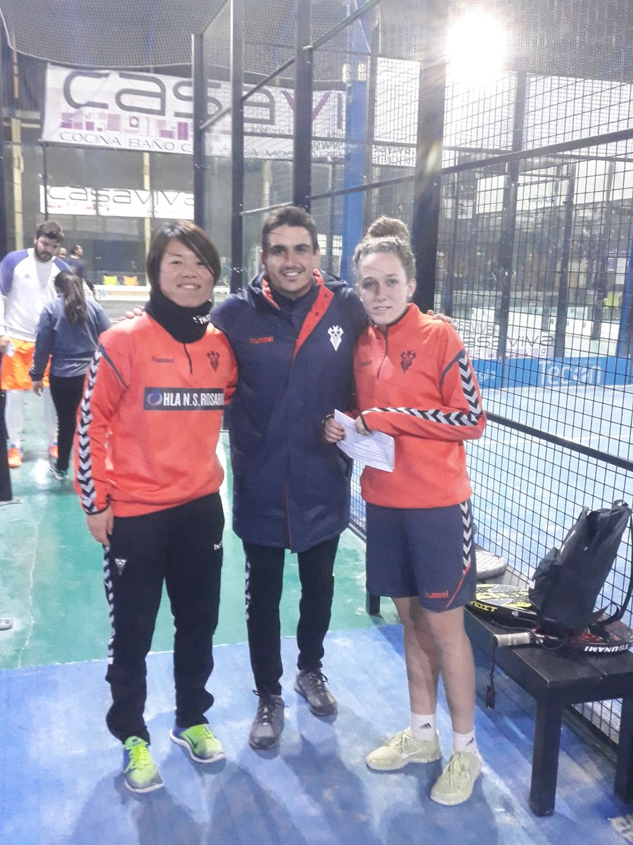 🎾 Nuestras chicas, por una tarde, han cambiado el fútbol por el pádel ✌

Muchísimas gracias a <a href="/EscuelaPadelAb/">EscuelaPadelAlbacete</a> por dejarnos disfrutar de sus instalaciones 😉