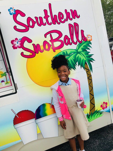 ColonialElem's tweet photo. Thank you Southern Snoballs for coming to Colonial today! The students loved them! #leetweets #loveleeschools #colonialelementary #southernsnoballs https://t.co/mEmLxYMdID