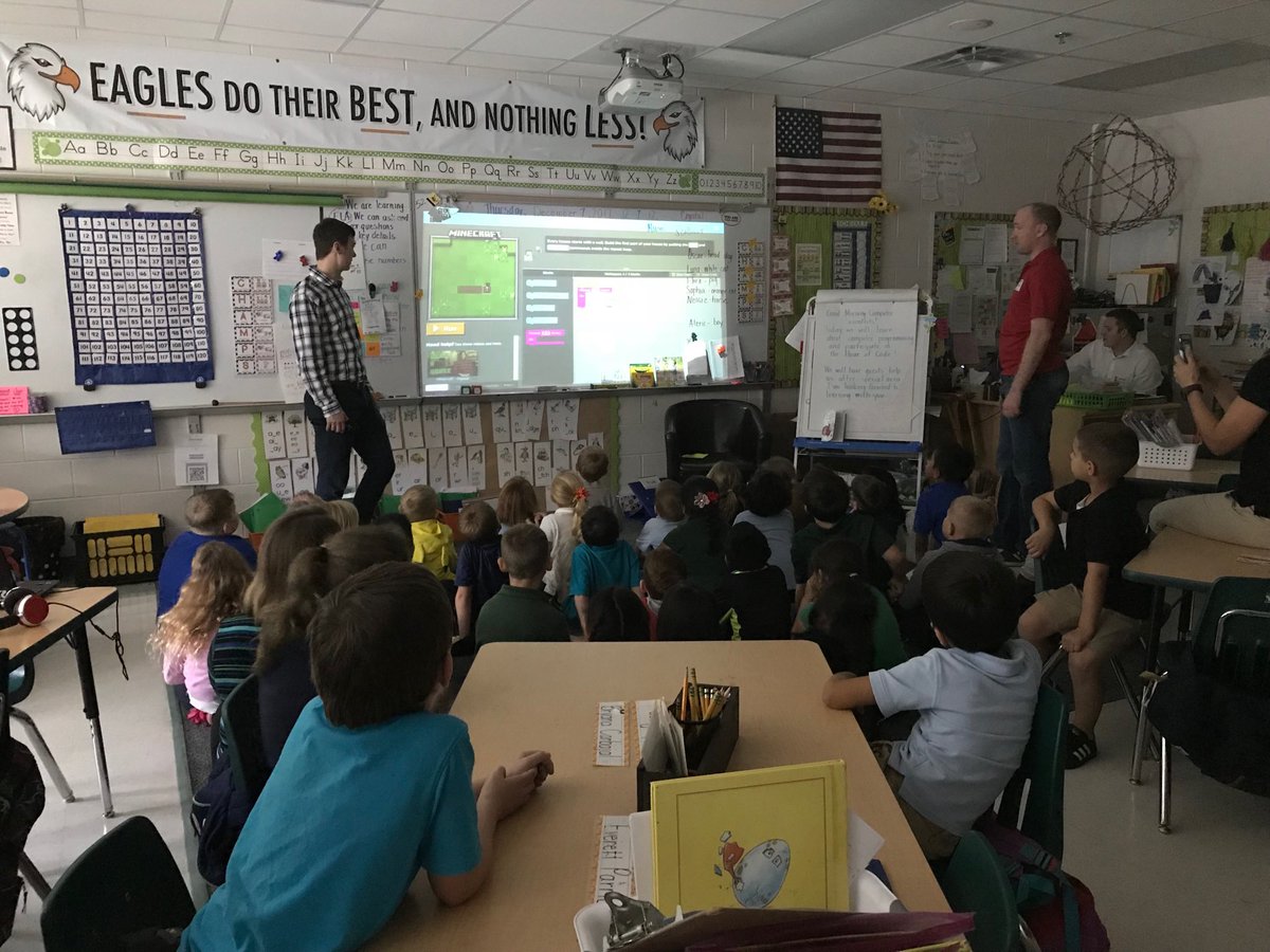 SLalashuis's tweet photo. Coding in 1st grade! #cgehourofcode #vcshrofcode https://t.co/RxyL8Auanf