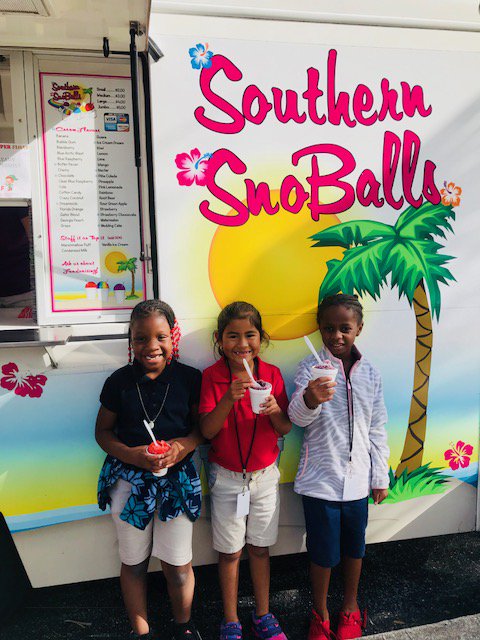 ColonialElem's tweet photo. Thank you Southern Snoballs for coming to Colonial today! The students loved them! #leetweets #loveleeschools #colonialelementary #southernsnoballs https://t.co/mEmLxYMdID