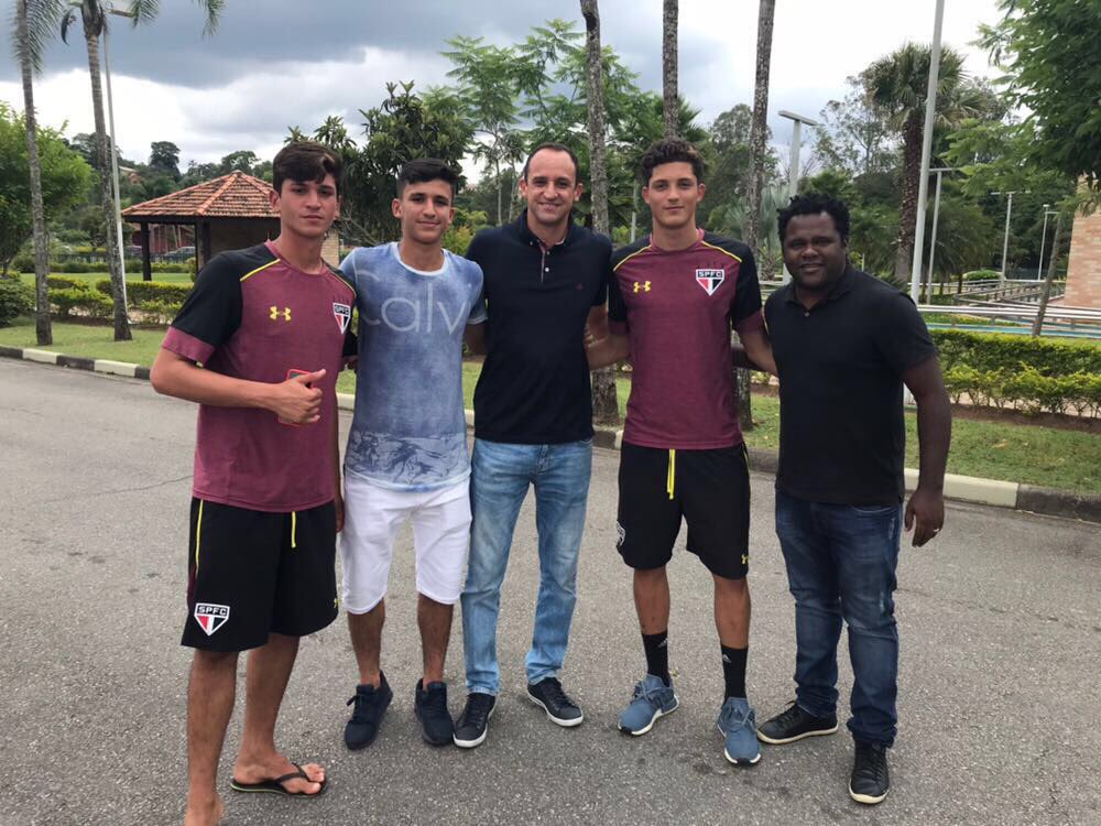 Com os filhos e amigos em São Paulo 👍🏻
