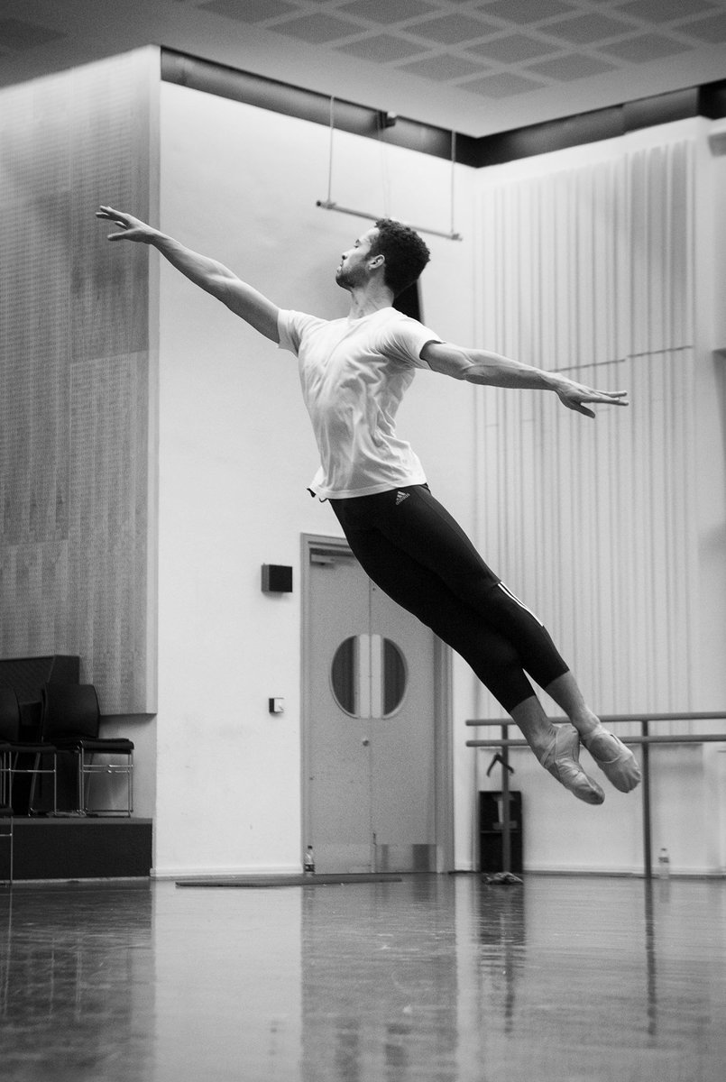 BRB's tweet photo. With 3 of our dancers debuting in the role of The Nutcracker Prince this year, we caught up with them to find out how they've been preparing. Read the article via the link & enjoy more of these stunning pictures by @dancers_eye on the blog! https://t.co/uerbJpo4b3 https://t.co/a2XTiCObOj