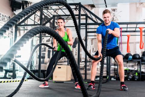 OgymVE's tweet photo. Battle ropes, en qué consiste el entrenamiento con cuerdas de batalla https://t.co/E8KC1b6TOX #ogym #Venezuela #Fitness https://t.co/9GQPm1VRI9