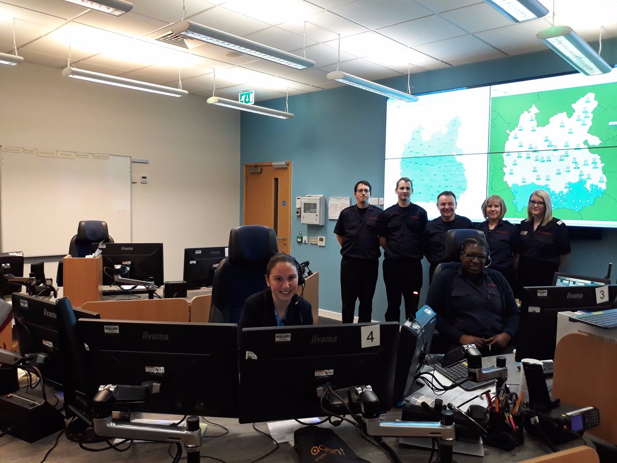 RBFRSofficial's tweet photo. Good evening! White Watch of Thames Valley Fire Control Service, back on duty & keeping you safe this evening with crews from Berkshire, Buckinghamshire and Oxfordshire #knowyourfirecontrol @RBFRSOfficial @BucksFire @Oxonfirerescue https://t.co/3617rJocuc