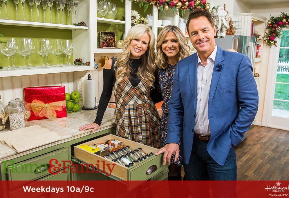 PaigeHemmis's tweet photo. Things are getting spicy!!! Tune in today to @homeandfamilytv 
#diy #kitchen #hack #spicedrawer #organization101 #homeandfamily https://t.co/ubbl0BjRwj https://t.co/5s0Mal7SrX