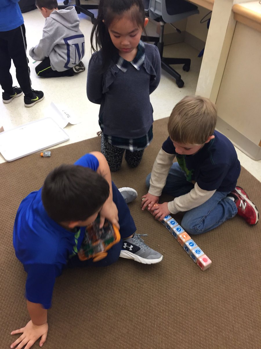 ees_eagles's tweet photo. It’s a windy day in 1st grade STEAm with Kibo robots. https://t.co/0LOVVpajDF
