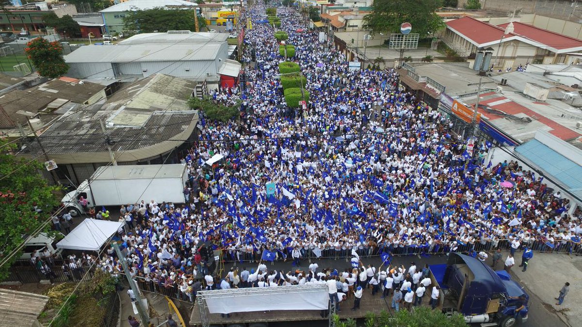 RodolfoZelayaHn's tweet photo. Somos el partido mas GRANDE, SOLIDO, EFERVESCENTE y UNIDO de Centroamérica...Queremos vivir en paz y tranquilidad #UnidosPorLaPaz #VictoriaTotalJOH.
#ConteoYa.
#PazParaHonduras. https://t.co/ZDc3bToN6d
