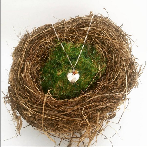 solid silver hammered heart #sterlingsilver #hammered #heart #silverchain #peridot #citrine #garnet #moss #birdsnest #elegant #handcrafted #handmade #jewellery #pendant #necklace #coocoojewellery