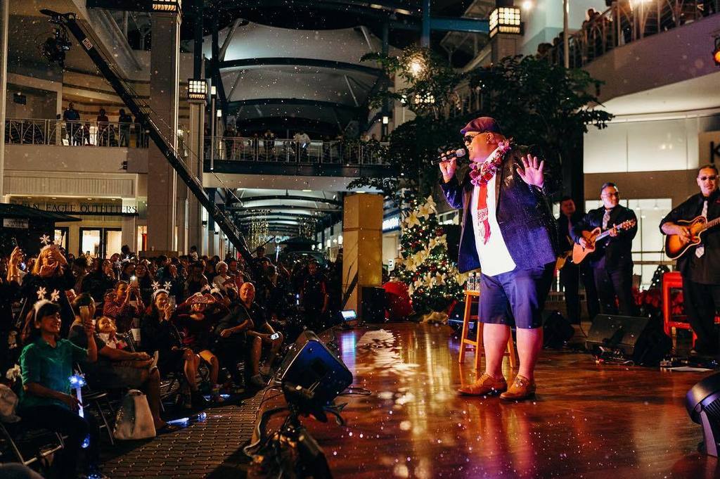 kalanipeamusic's tweet photo. Watch the recap vid from the #QKCSnowfall now at https://t.co/U48XdMmVvG 📸 @antonioagosto https://t.co/lzDUhKPDTd https://t.co/ONxrQAc4vQ