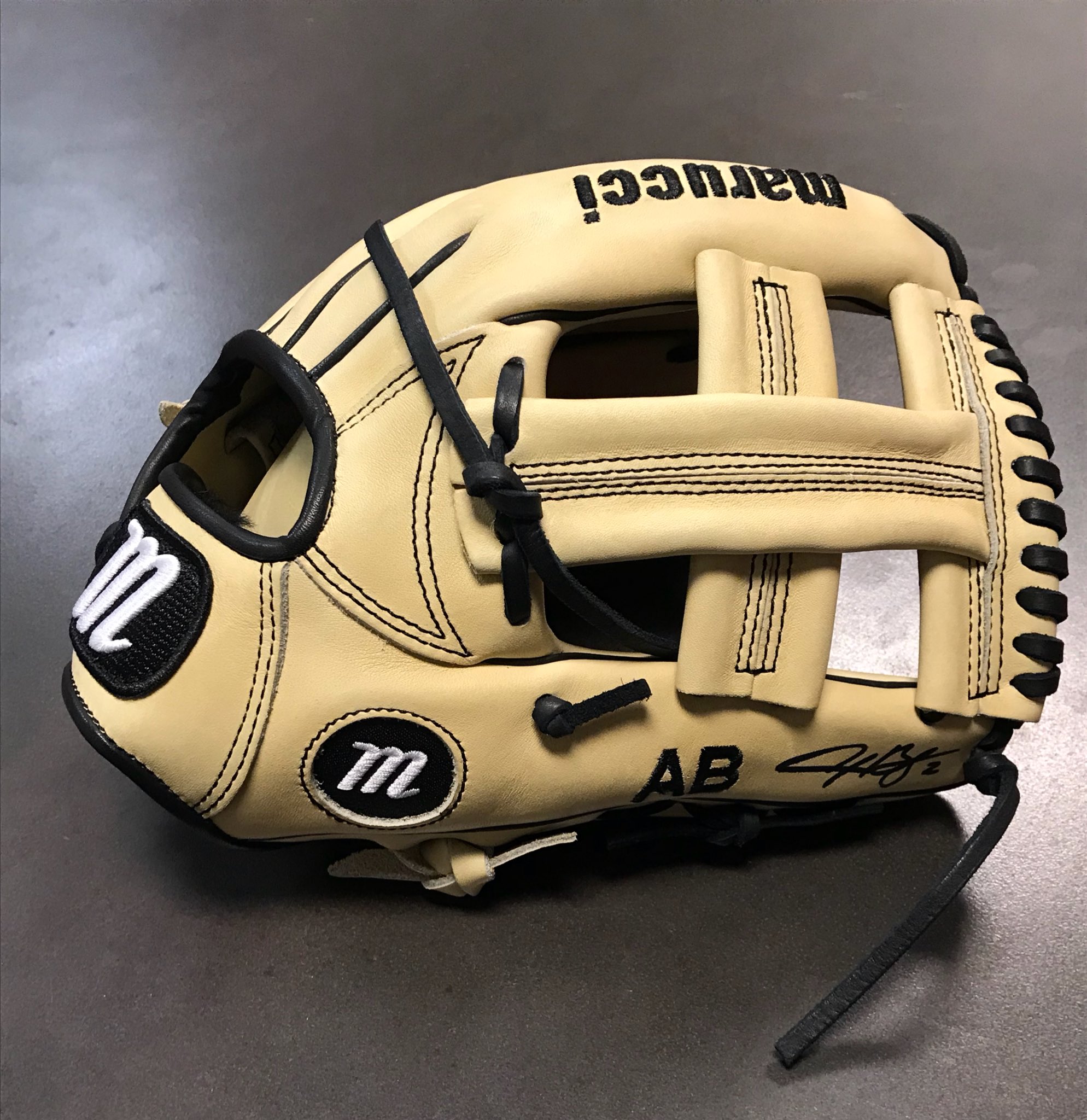 Marucci on X: It's the season of giving! RT and visit   to enter for a chance to win this autographed Alex  Bregman glove! No purchase necessary. Ends 12/11.   / X