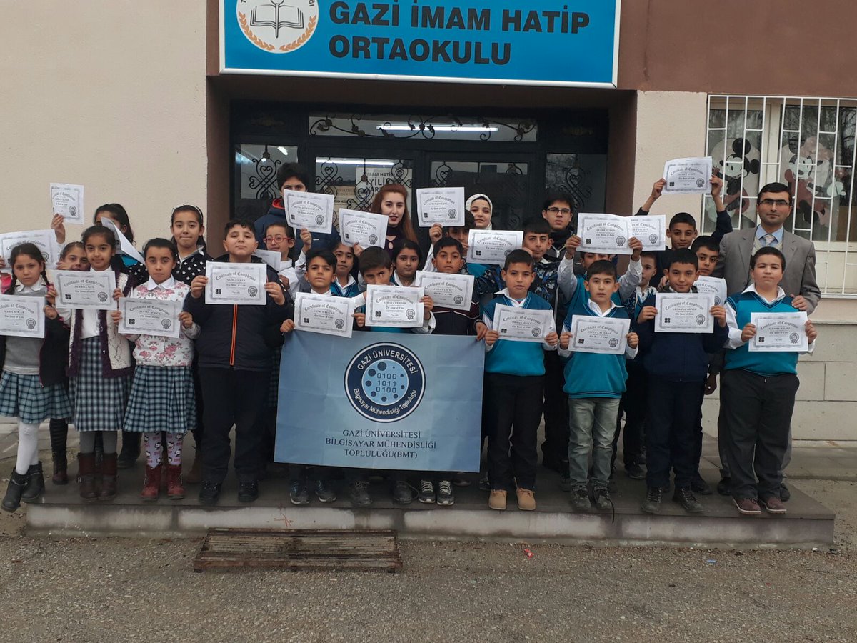 GaziUniBMT's tweet photo. Polatlı'da 04-05-06-07 tarihlerinde her gün 3 farklı okulda #hourofcode haftasını kutladık.

@Uslan_ibrahim
@Gazi_Universite 
@serefsagiroglu 
@bugraayan https://t.co/IpbUpI7YpQ