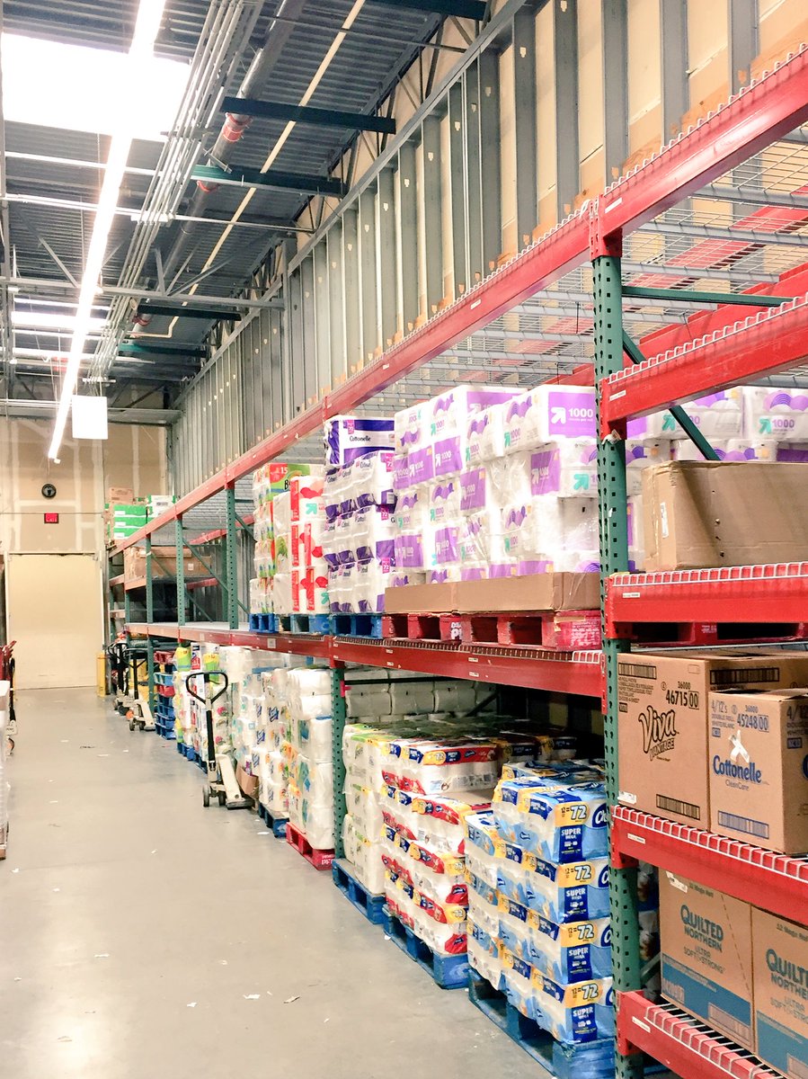 Target_Charlie's tweet image. The T1509 Backroom Team has receiving Low and Pro like never before! #InTheStoreOnTheFloor #G194crushesQ4 #SoMuchRoomForActivities