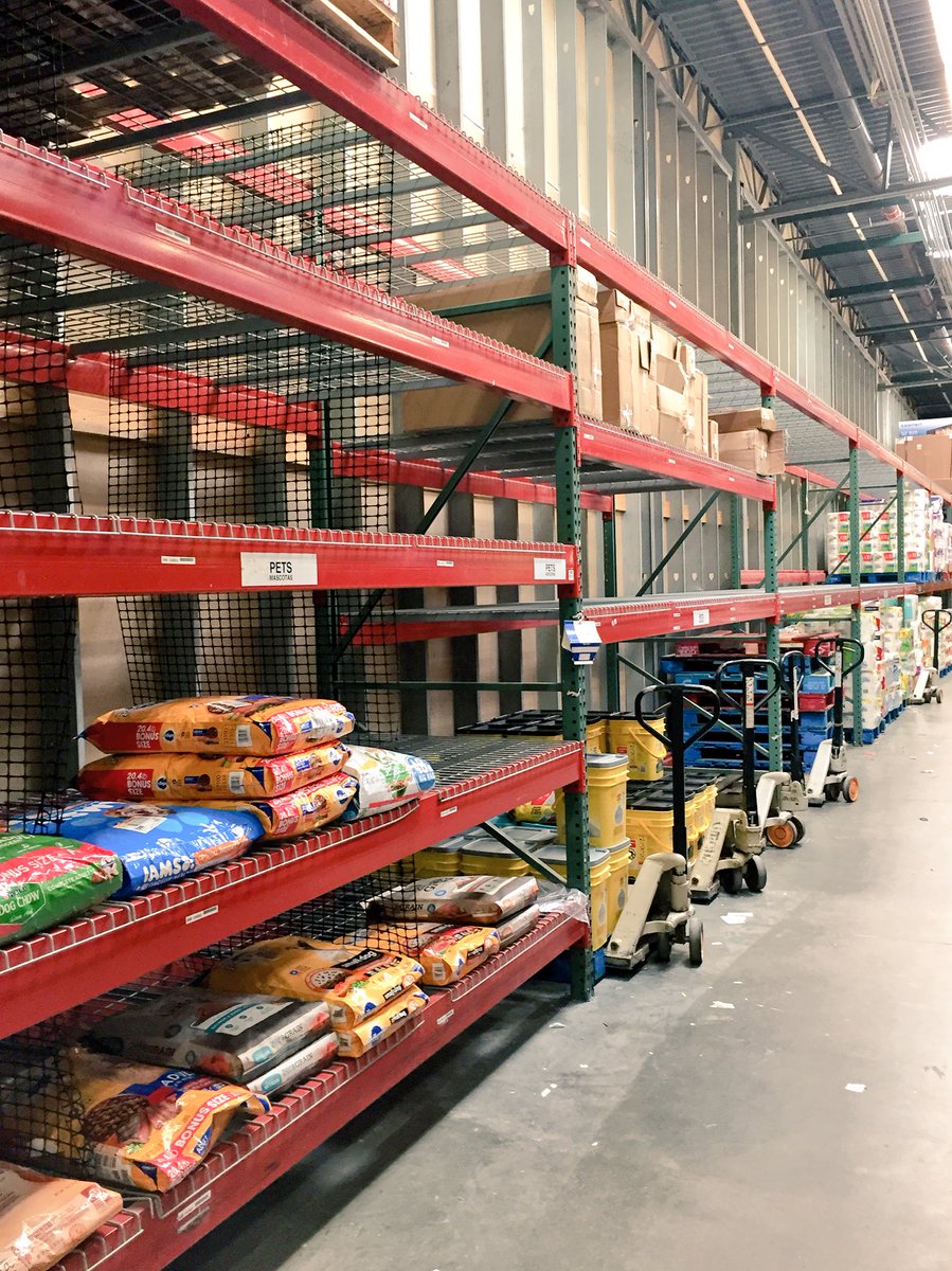 Target_Charlie's tweet image. The T1509 Backroom Team has receiving Low and Pro like never before! #InTheStoreOnTheFloor #G194crushesQ4 #SoMuchRoomForActivities