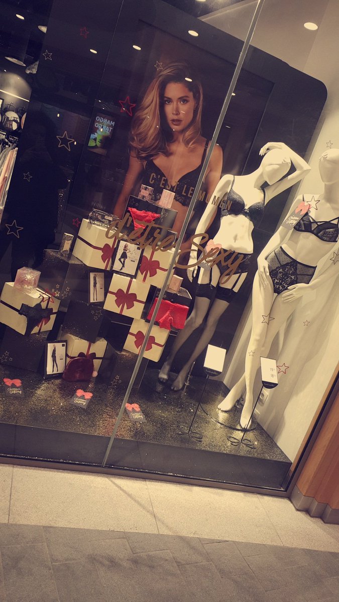 🎉 C'est le moment d'être SEXY !  ❤ Winter is coming ❄ Il faut réchauffer les cœurs 🛍 #Red #Tentation #4725 #Hunkemöller #TeamRiveGauche  <a href="/HastirJ/">Hastir Jennifer</a> <a href="/AntheaBiancucci/">Anthea Biancucci</a> <a href="/karin_rombaut/">Karin Rombaut</a> <a href="/S_Lalanne/">Stéphane Lalanne</a>