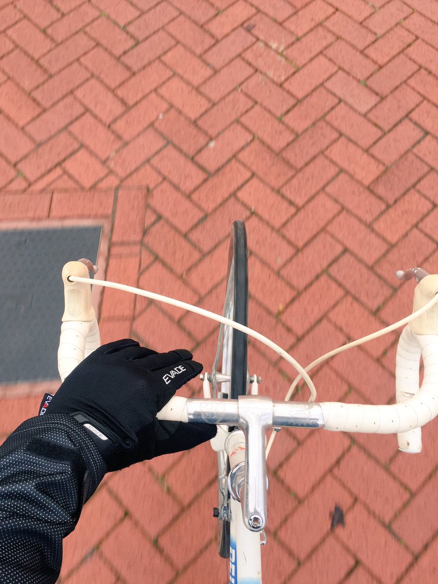 SamAdamson5's tweet image. Go checkout @Evadesport Xmas Sale (use code Xmaspressie20%). It's what I use for my commute to work on a daily basis. Worn my arktic jacket in -5 no problem.