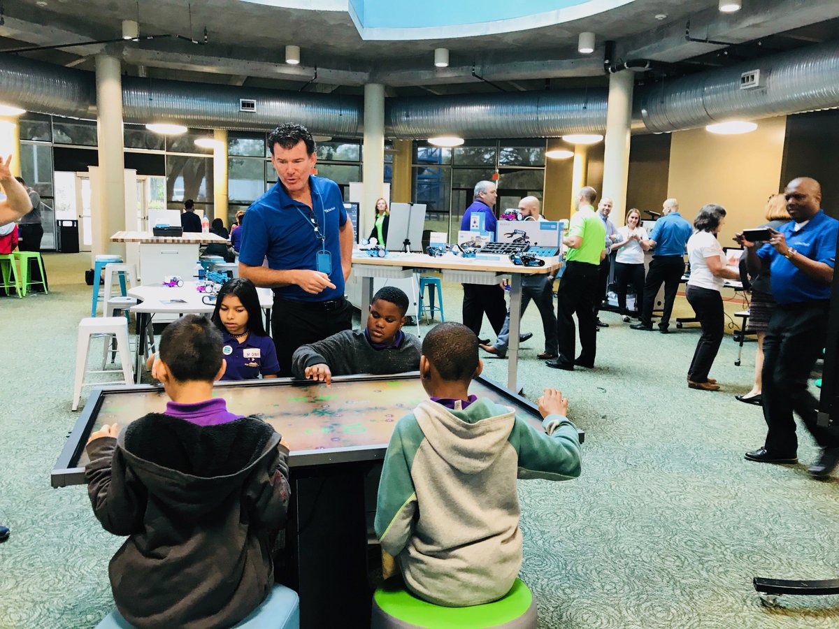 UDTCorp's tweet image. We’re hosting a pop-up #makerspace at @mositampa for @CSEdWeek with @TampaBaySTEM! Students are interacting with #coding, #robotics, and other #stem toys. Thank you to our partners @samlabs, @boxlightinc, @GetClearTouch, and @zSpace. #CSforALL