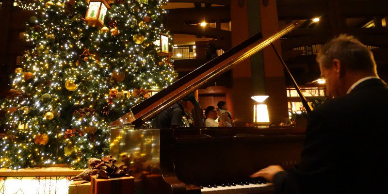 lvchamber's tweet photo. #TBT What is your favorite childhood holiday memory? Nights around the piano always bring us back! #ChamberCheer Photo @InsideTheMagic https://t.co/2rJRl8ZBjp