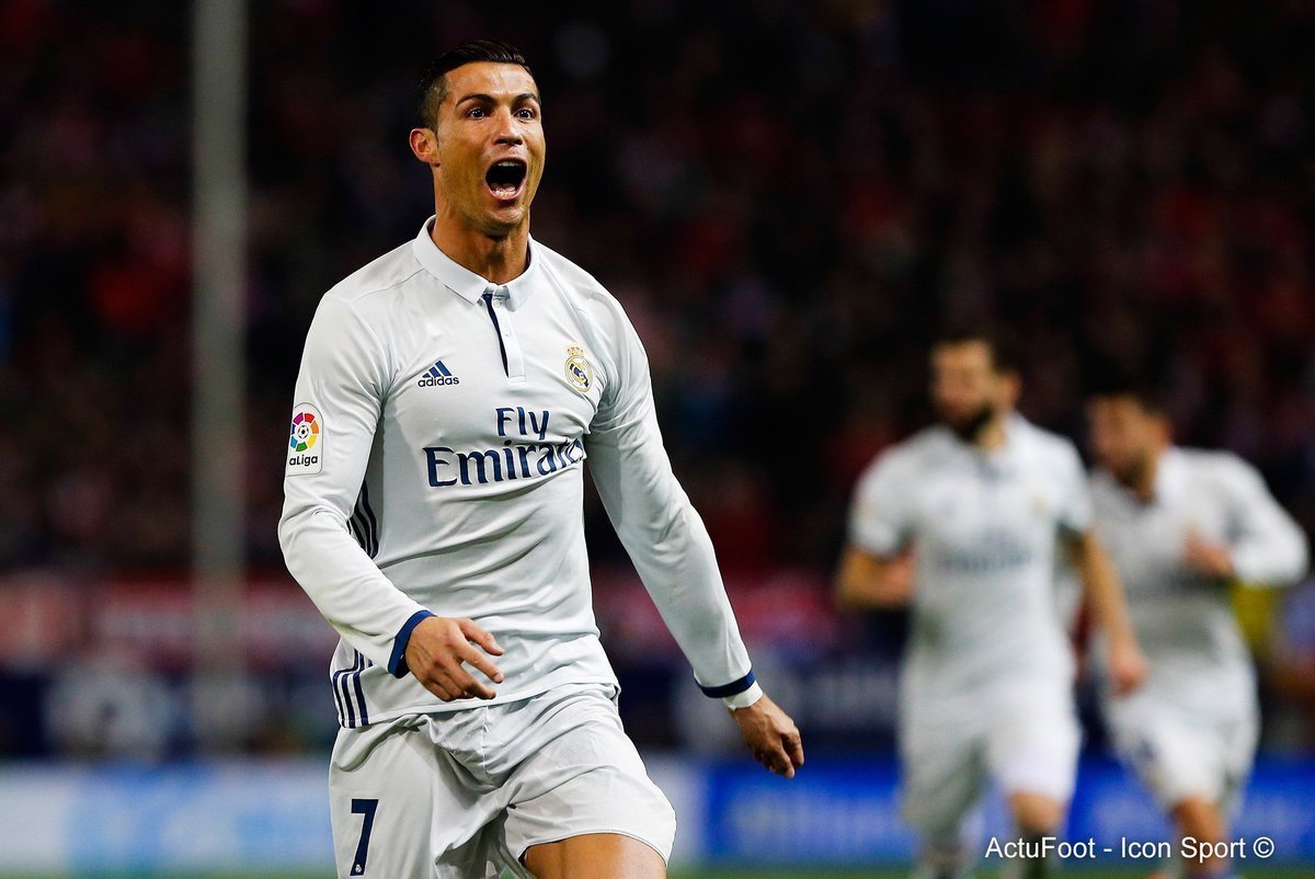 ActuFoot_'s tweet photo. 🔴 CRISTIANO RONALDO REMPORTE LE BALLON D'OR 2017 ! https://t.co/whl8z599Qv