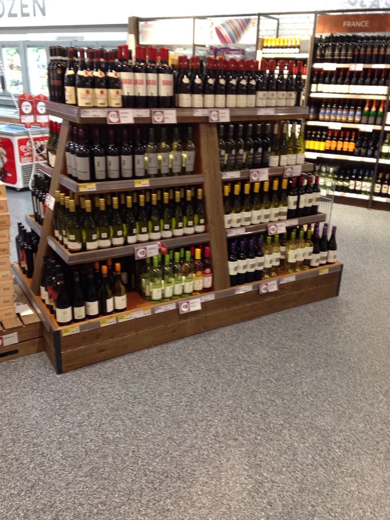 3fitout's tweet photo. Wine tower #3fitout https://t.co/1mylGuw9Pm
