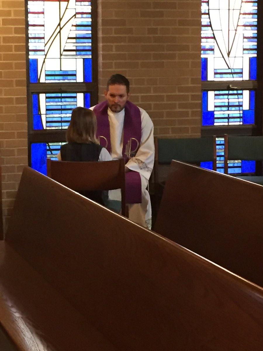 HolyTrinityLou's tweet photo. Holy Trinity students celebrated the Sacrament of Reconciliation this morning-- 10 priests assisted in hearing students’ confessions! There’s no better way to prepare for the great feast of Christmas; join us for weekly reconciliation this month. https://t.co/uEEhjLqrMY