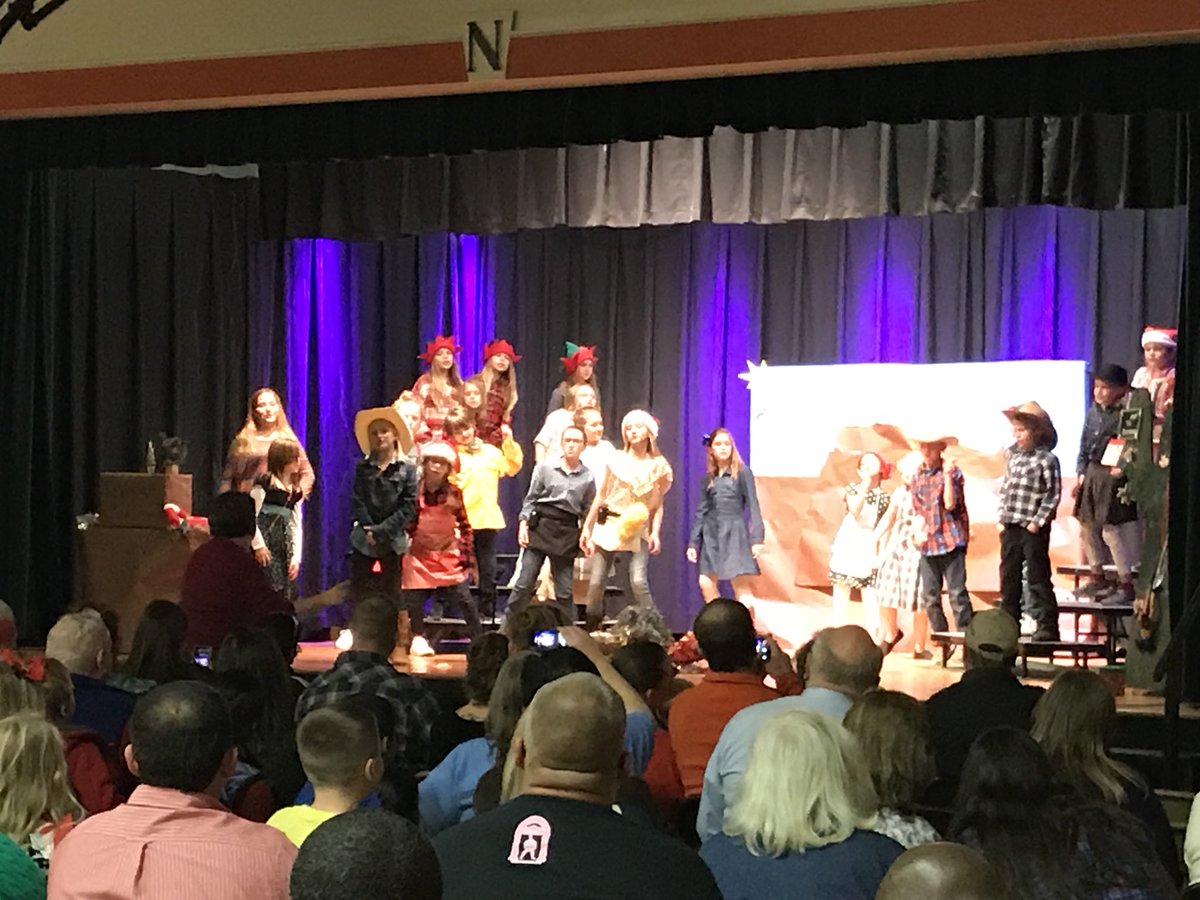 NAO_Elementary's tweet photo. Santa saves Christmas! Great job by our Drama Club tonight at the Student Spotlight Night! #NES2017 #WCSready #EngagementEncounters https://t.co/uQKyqOpcsR