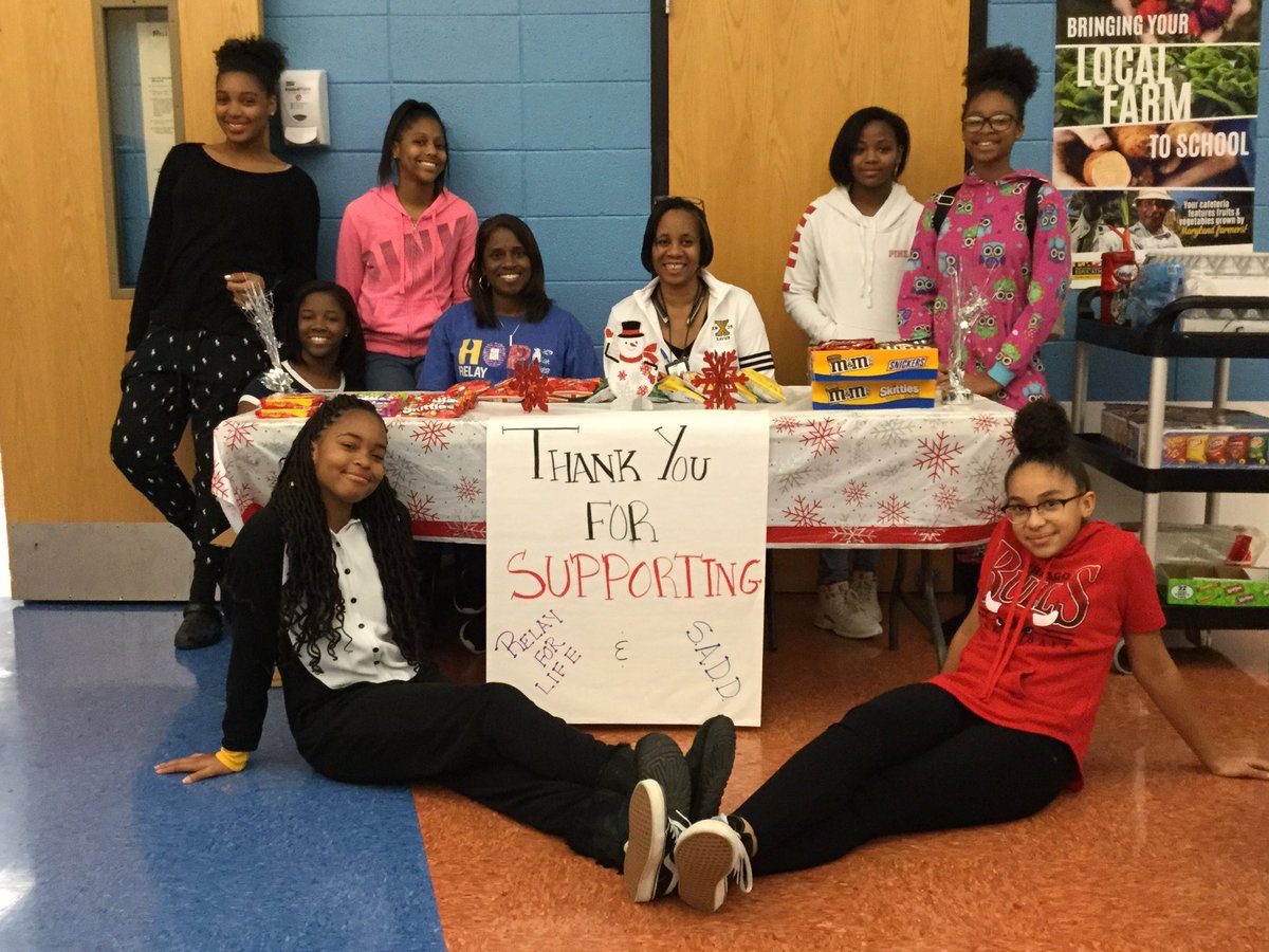 DavisMiddle's tweet image. Students/staff @DavisMiddle combine efforts to tackle real challenges in our world.  The SADD club (Students Against Destructive Decisions) &amp;amp; Relay For Life team (American Cancer Society) raise funds to support organizations that impact lives all around us.