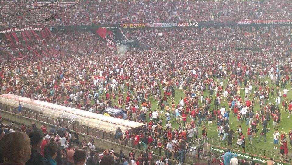 DDLCancha's tweet photo. #Colon
A 3 años del ascenso ante #BocaU
Jorge Broun; Pablo Cuevas, Germán Conti, Lucas Landa, Franco Lazzaroni; Yamil Garnier, Poblete, Matías Ballini, Mariano Bíttolo; Cristian Pavón, Lucas Alario.
DT: R. Merlo.
Goles: Lucas Alario (p) y David Ramírez (2).
📸 @colonoficial https://t.co/9vTf7lcIRN