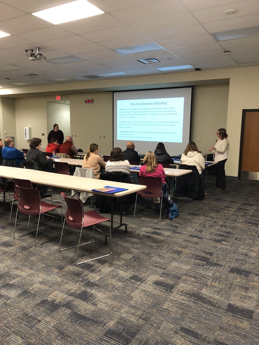 DrSteveGabriel's tweet photo. Parent reading workshop! Thanks to our awesome  @glhsnhs and @GrandLedgeHS students for their help  #ProudToBeAComet https://t.co/vAH6A9NSGU