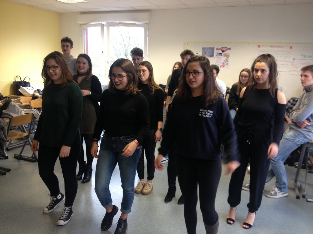 Paola_Villam's tweet photo. Au @lyceejarennes l'#international se vie au quotidien #salsa#bachata#merengue#latinos https://t.co/dJB51dXLla