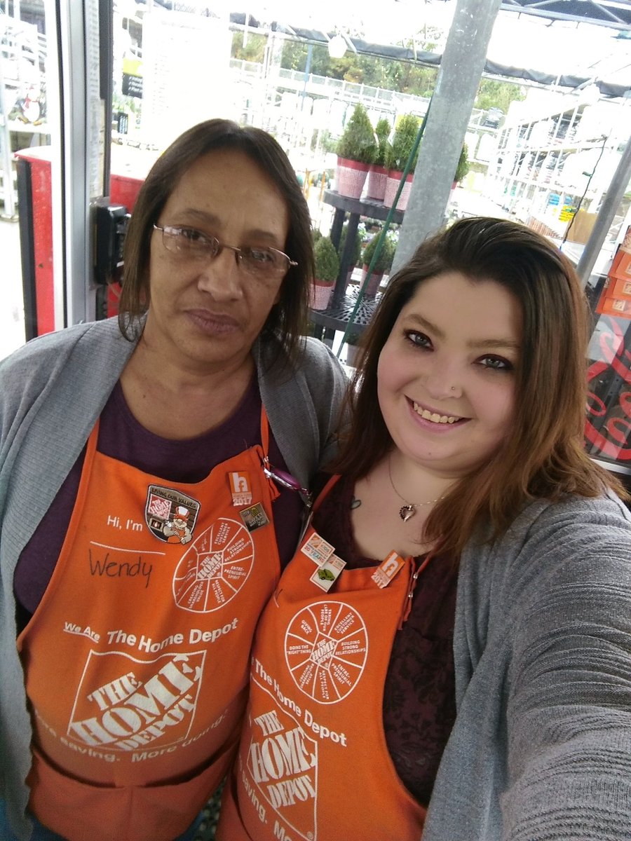 shakerz90's tweet photo. Twinning with my favorite person!!! #purpleshirtday #homedepot3629 #twinning https://t.co/6Jwdma0KtN