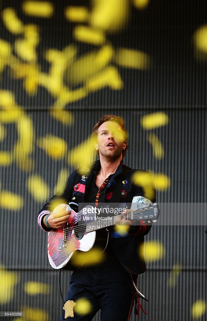 coldplayisart's tweet photo. Viva Chris appreciation post https://t.co/2VVmG62SUz