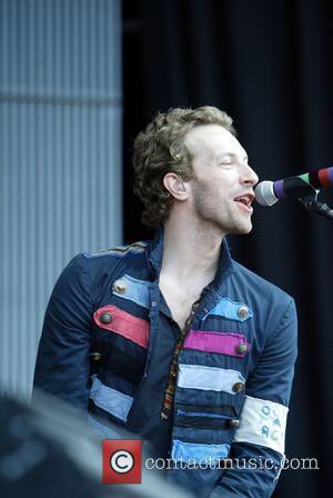 coldplayisart's tweet photo. Viva Chris appreciation post https://t.co/2VVmG62SUz