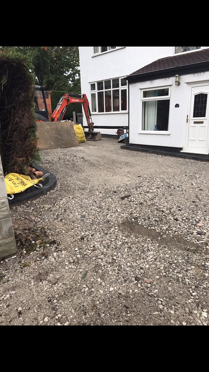 JLBSwirral's tweet photo. Before an after driveway recently completed thanks to @BarleystoneP @bbrsgroup great products great supplier 👍🏻👌🏻 https://t.co/y1czCKOYqL