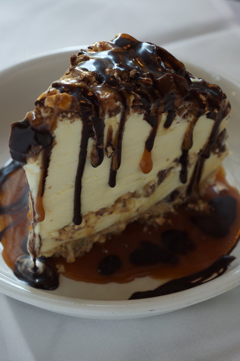 LUXBARChicago's tweet photo. I scream, you scream, we all scream for the Snickers Pie #snickerspie #dessert #chicagoeats #luxbarchicago #goldcoast #goldcoasteats https://t.co/bz9Cb8pfg2