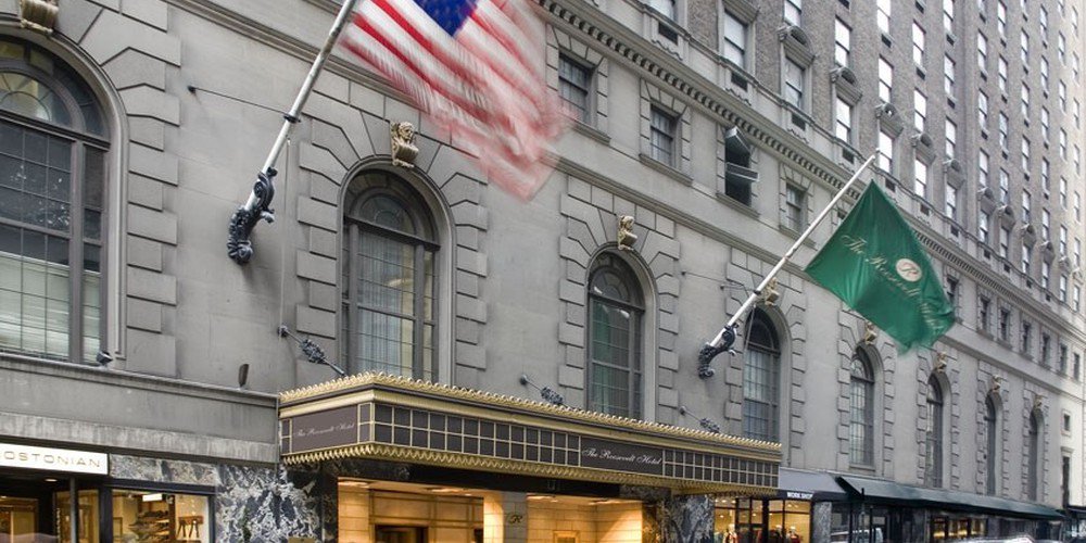 DoetsReizen's tweet photo. Tip van Melvin: verblijf in het Roosevelt Hotel en geniet van een gezellige avond op de rooftbar Mad46. Wil je weten waarom? https://t.co/umoy6d7Csy #NewYork #NYC #StedenTrip #Mad46 #RooseveltHotel #Rooftopbar https://t.co/ERRea12RmE