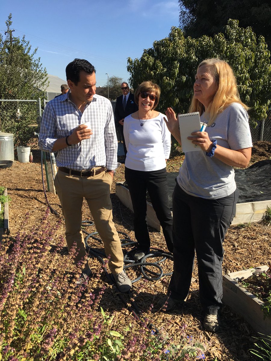 CDFAnews's tweet photo. Thank you Speaker @Rendon63rd and @CalSGC Executive Director @RandallJWinston for joining @agsecross at GrowGood farms in Bell, CA. They grow an incredible 10,000 lbs of food a year! #CASoilsWeek #urbanfarming https://t.co/U7Iq2uM9kt
