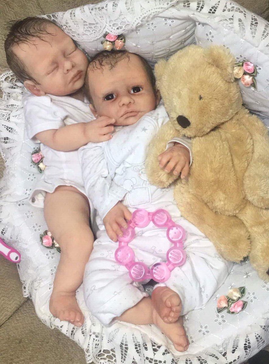 OurWorldOfChi1's tweet photo. Twins Lucie and Mollie going home for Christmas #ourworldofchi https://t.co/beuQEiUnNh https://t.co/pcRtH49FjV