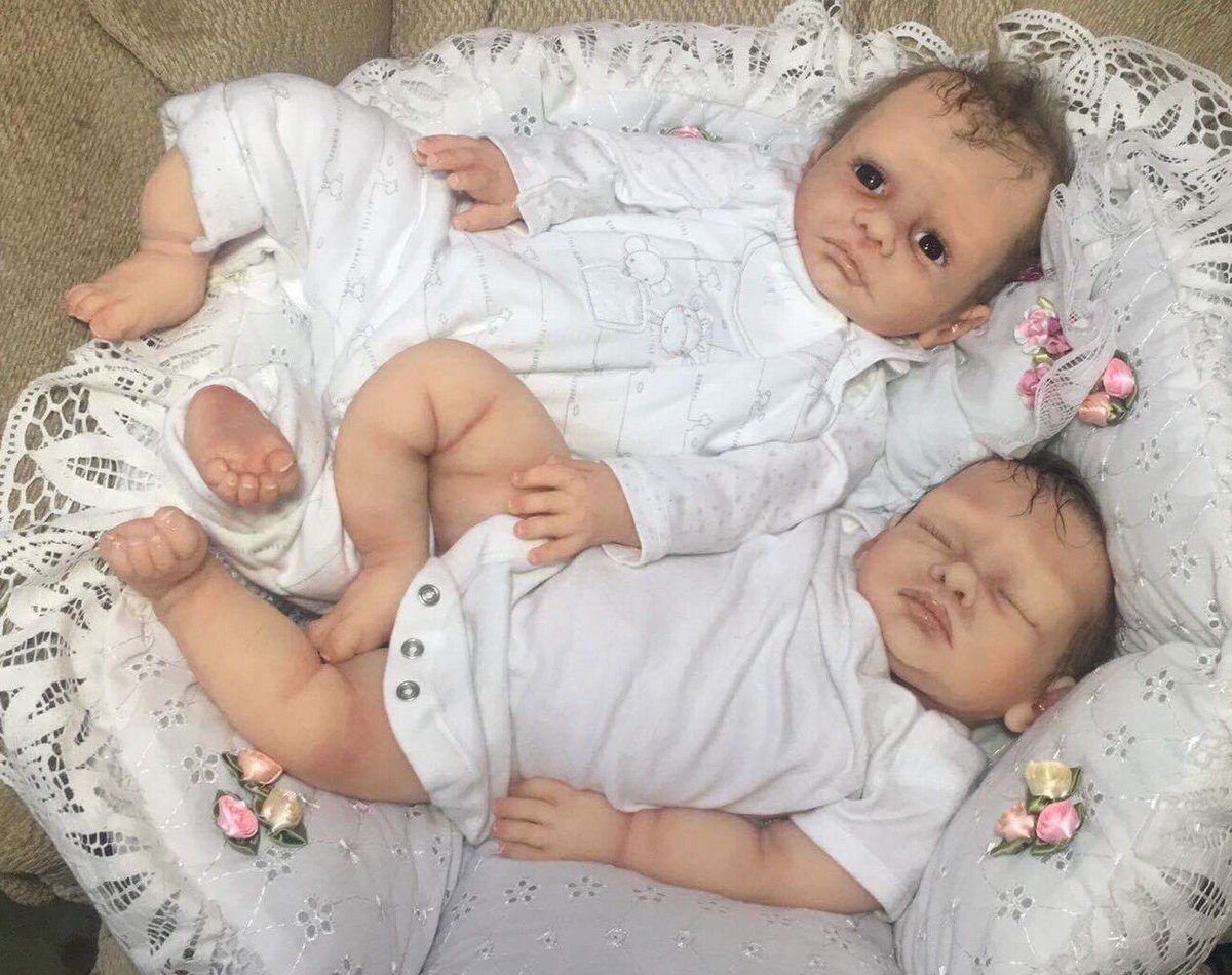 OurWorldOfChi1's tweet photo. Twins Lucie and Mollie going home for Christmas #ourworldofchi https://t.co/beuQEiUnNh https://t.co/pcRtH49FjV