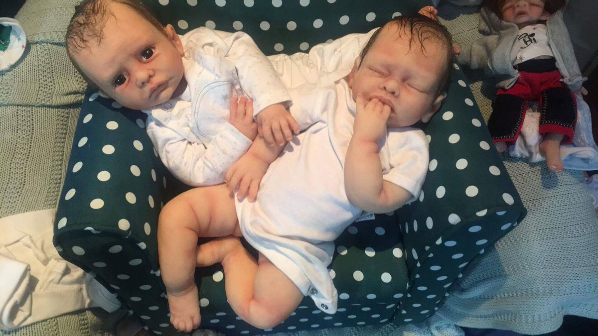 OurWorldOfChi1's tweet photo. Twins Lucie and Mollie going home for Christmas #ourworldofchi https://t.co/beuQEiUnNh https://t.co/pcRtH49FjV
