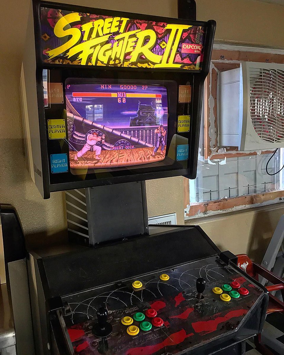 arcadegamesland's tweet photo. Old school arcade cabinet... How I miss the old arcade era :/  

https://t.co/uNbPKHPrsg https://t.co/73JnlnOsSs