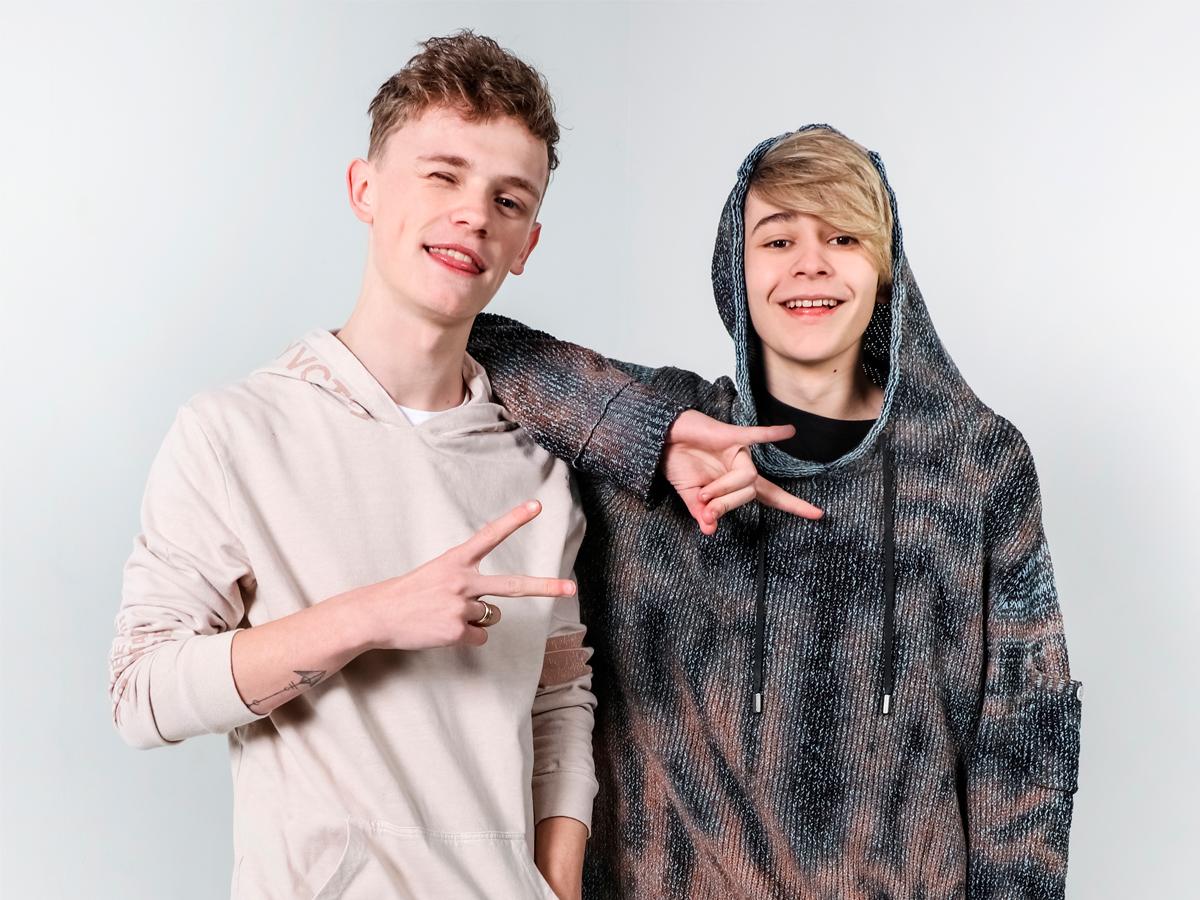 Name_OTD's tweet photo. Its Bars and Melody Day!!

Bars and Melody have performed in the United Kingdom, the United States, Japan, mainland Europe, and Australia.
BAM released their debut single, “Hopeful” on 25 July 2014 and peaked at number five on U.K. charts.

#barsandmelody
@BarsAndMelody https://t.co/b07dIgkBEm