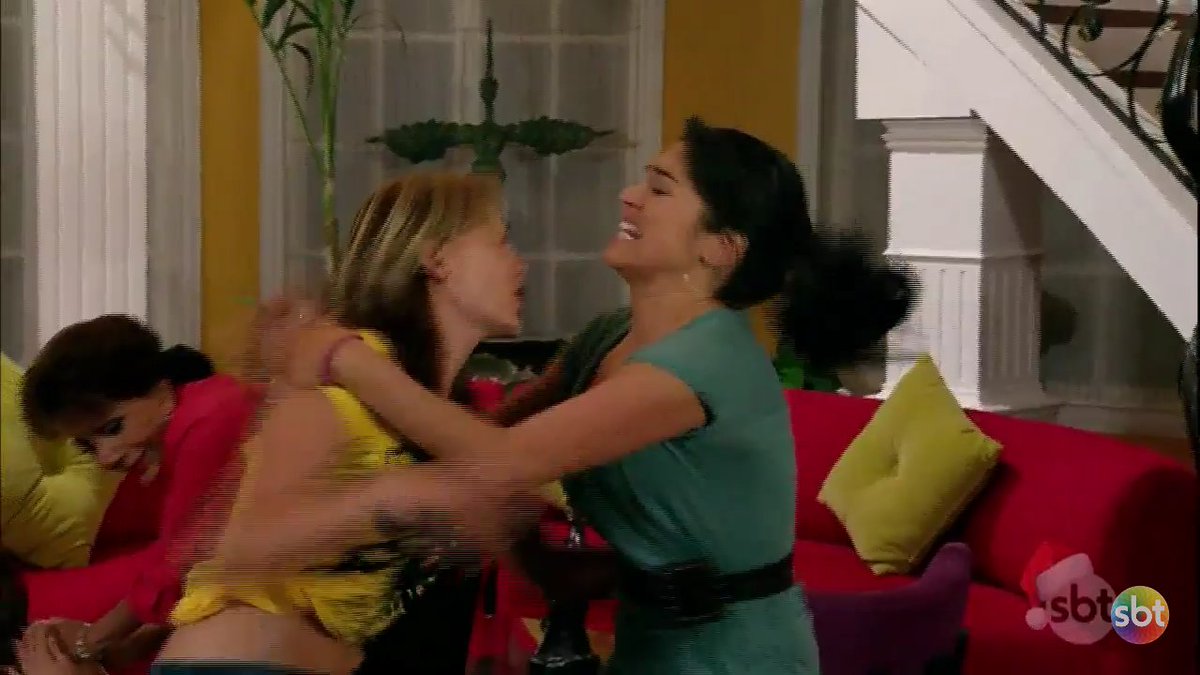 NovelasParaTS's tweet photo. Katia quenga, empurrou a Maria José! #Sortilegio039 https://t.co/zUBi2zo01K