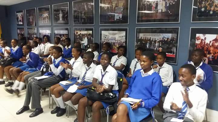 Limkokwing_BW's tweet photo. Earlier this morning, we welcomed students from Moeti CJSS on their inaugural campus visit and to introduce them to the programmes offered by Limkokwing University. #EmpoweringTheYouth #CareerGuidance #BeTheBest #BeAProudLUCTGraduate https://t.co/bHIC9ZL9p3
