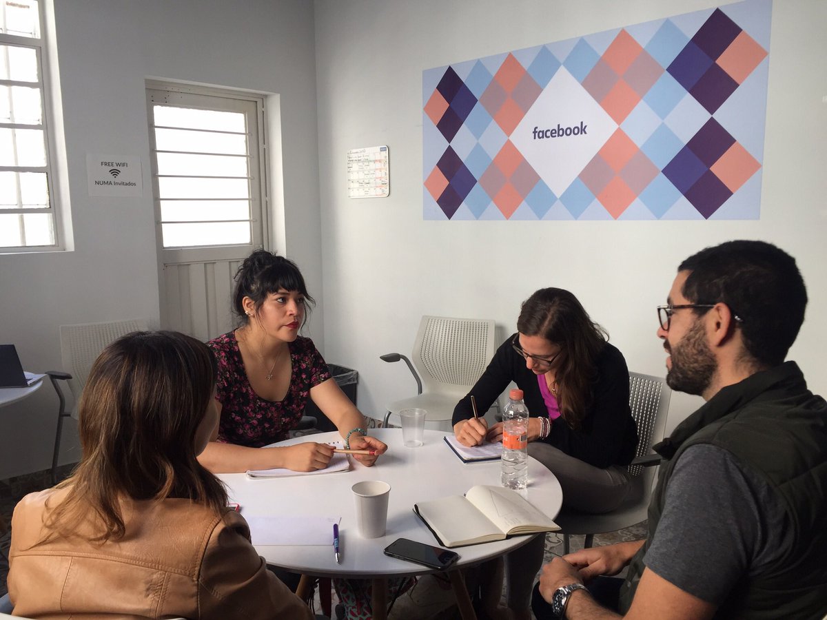 h1_copilot's tweet photo. So many curious minds today at #Facebook Office Hours, people wouldn't let go Pablo Castro back to his office at @facebook Mexico 👨💻 #TechCenterCDMX from @facebook #DigitalMarketing https://t.co/oDdGLI2P85
