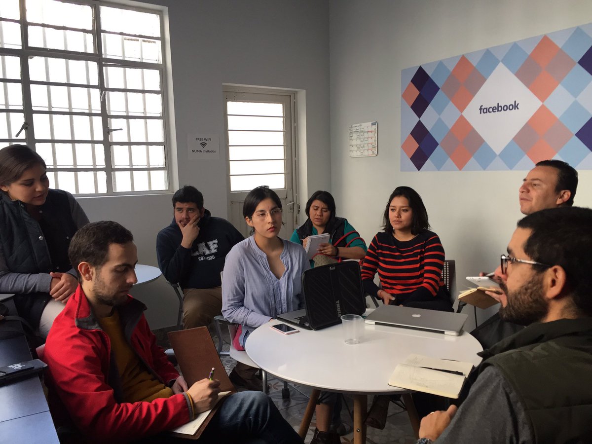 h1_copilot's tweet photo. So many curious minds today at #Facebook Office Hours, people wouldn't let go Pablo Castro back to his office at @facebook Mexico 👨💻 #TechCenterCDMX from @facebook #DigitalMarketing https://t.co/oDdGLI2P85