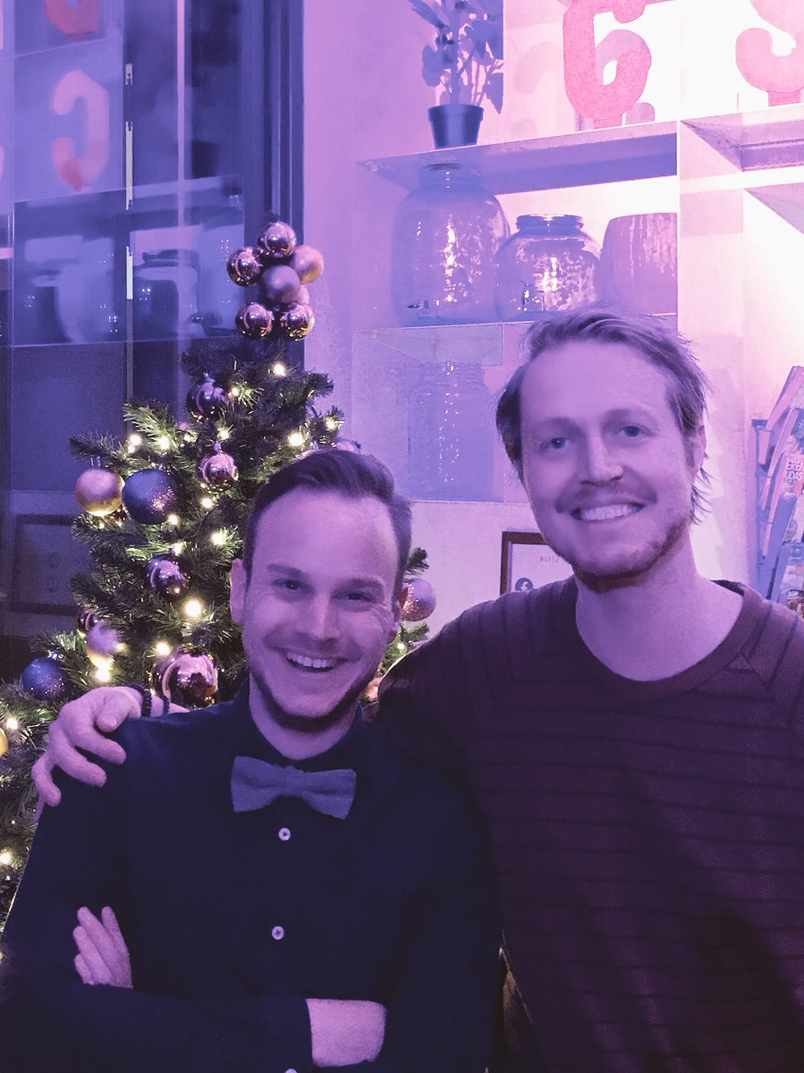 AnneJJanssens's tweet photo. 🔛Derde week op rij alweer met vriend @elger aan het presenteren over podcasts 👯‍♂️ #optour #podcastlife https://t.co/lp6c7o1ouA