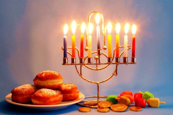 dafaleph's tweet photo. Why was Chanukah established for all time? We figure it out in the latest essay from R. Moshe Shure: https://t.co/6kW8NtMYtK https://t.co/I6oUJf216S