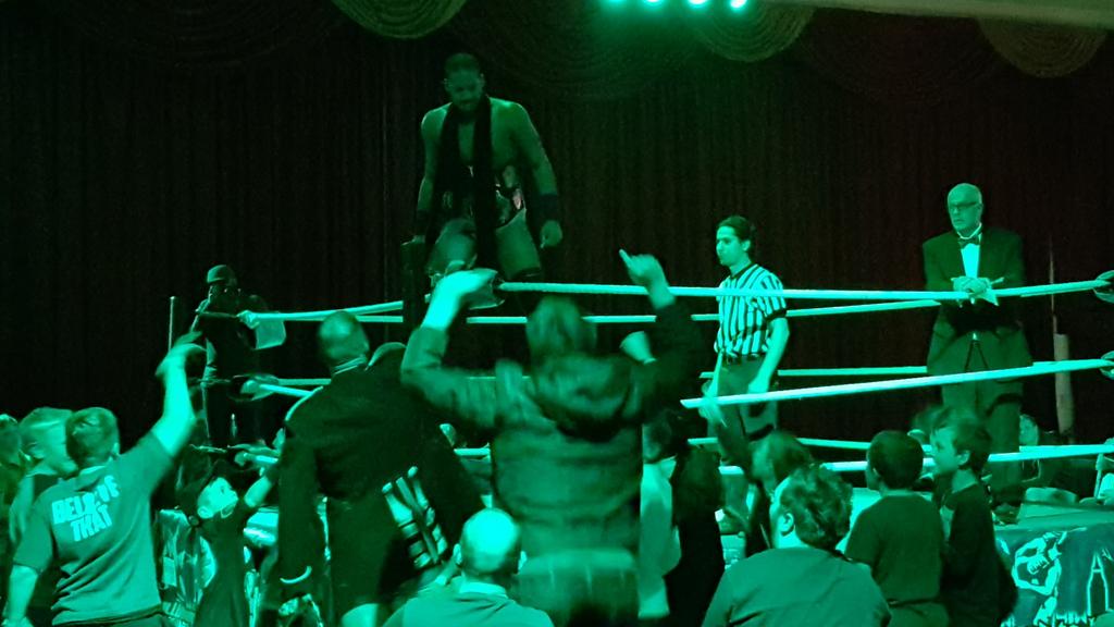 MrDariusCarter's tweet photo. ATTENTION: With three weeks left in 2017, I still have DATES OPEN to be a part of your show! Already have some debuts set for next year, but that's 2018; #BookDC &amp; bring #change to your promotion! Accepting @Tier1Wrestling #WorldTitle Defenses also!
[📷] @GaryRWard, @MoonsaultsYo https://t.co/NERY0ycNnw