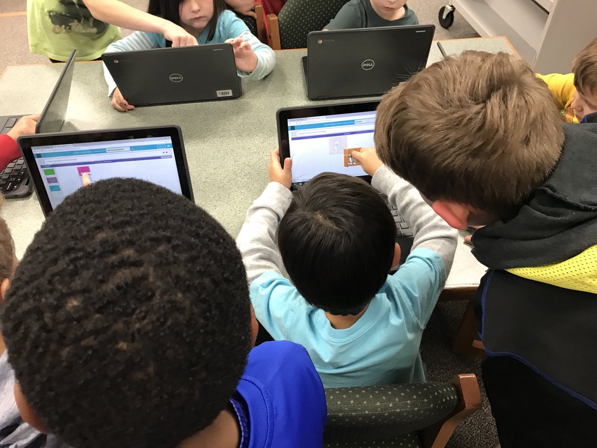 JPElibrary's tweet image. 4th and 5th graders are helping with kinder coding! #JPEpride #LISDcodes #leanderisdlib #hourofcode